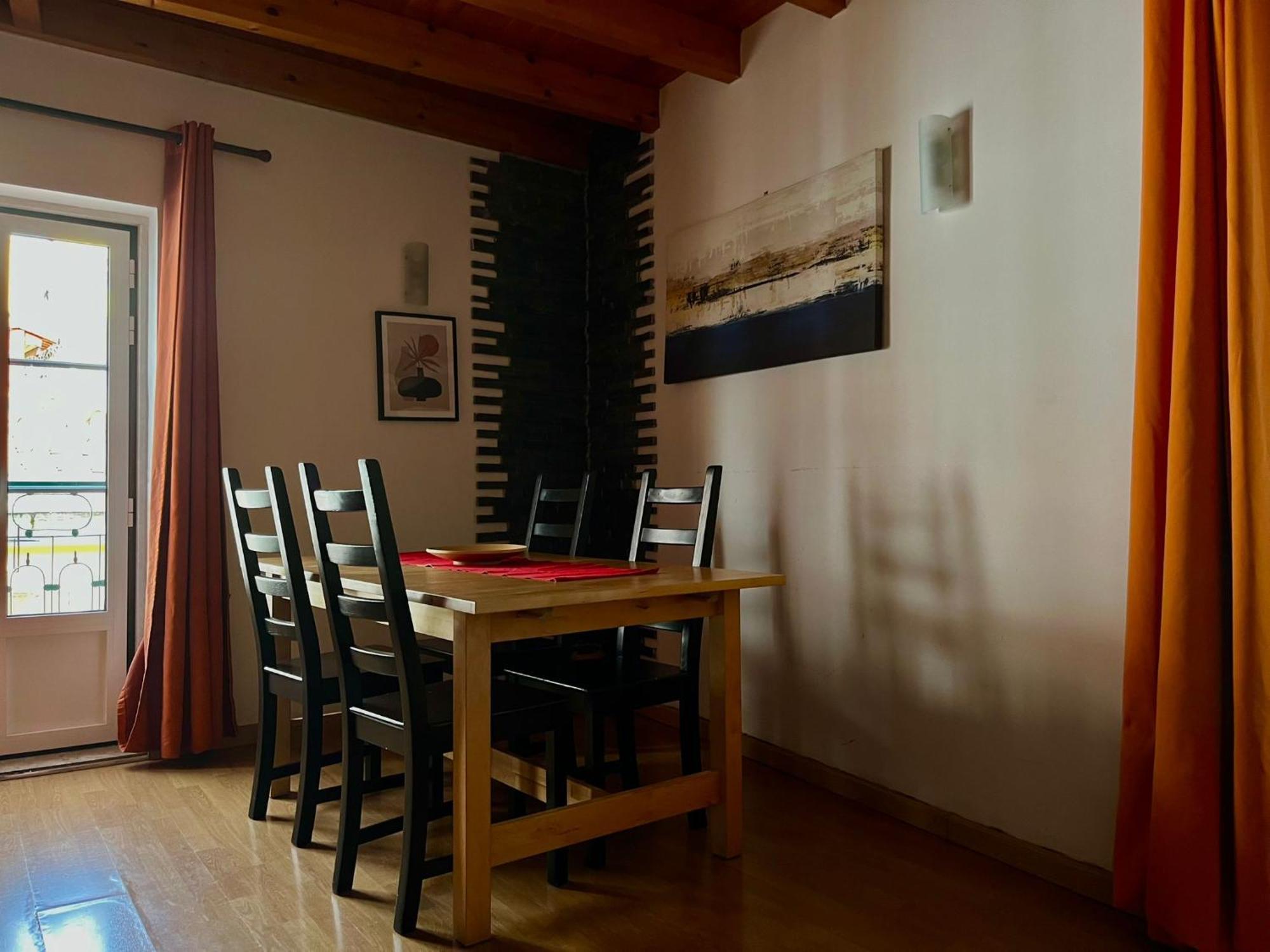 2 Bedroom, 2 Bathroom Apartment - Travessa Da Madalena Lissabon Buitenkant foto