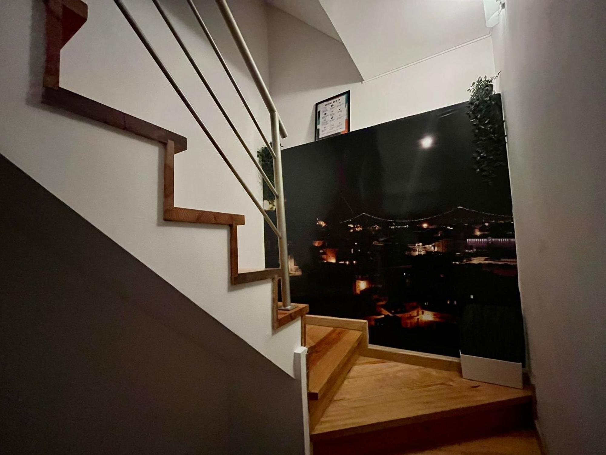 2 Bedroom, 2 Bathroom Apartment - Travessa Da Madalena Lissabon Buitenkant foto