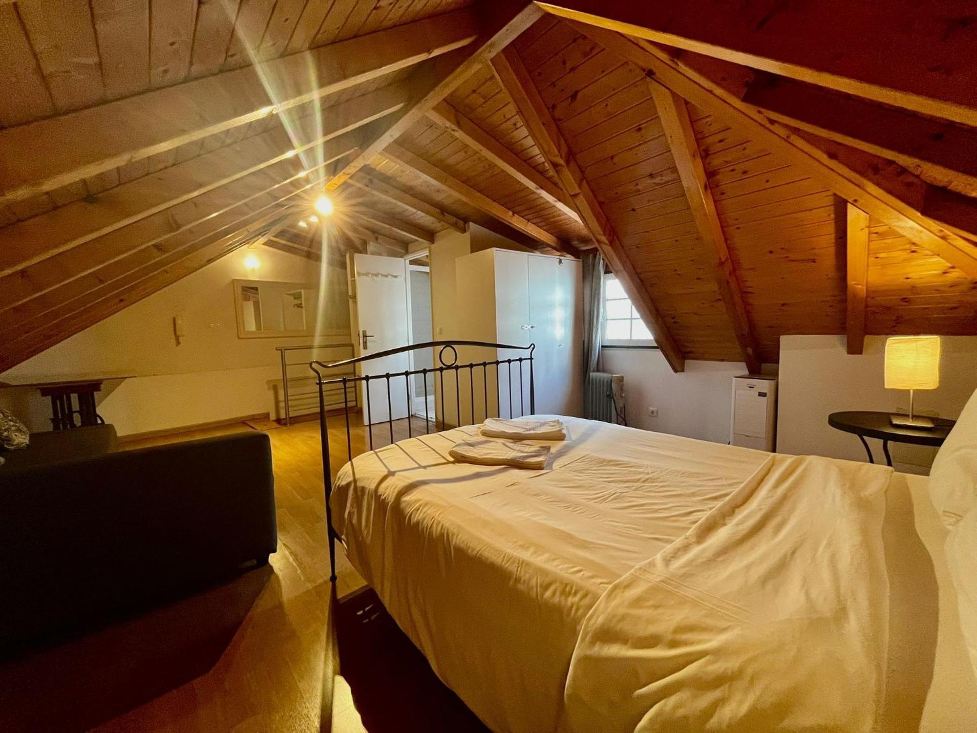 2 Bedroom, 2 Bathroom Apartment - Travessa Da Madalena Lissabon Buitenkant foto