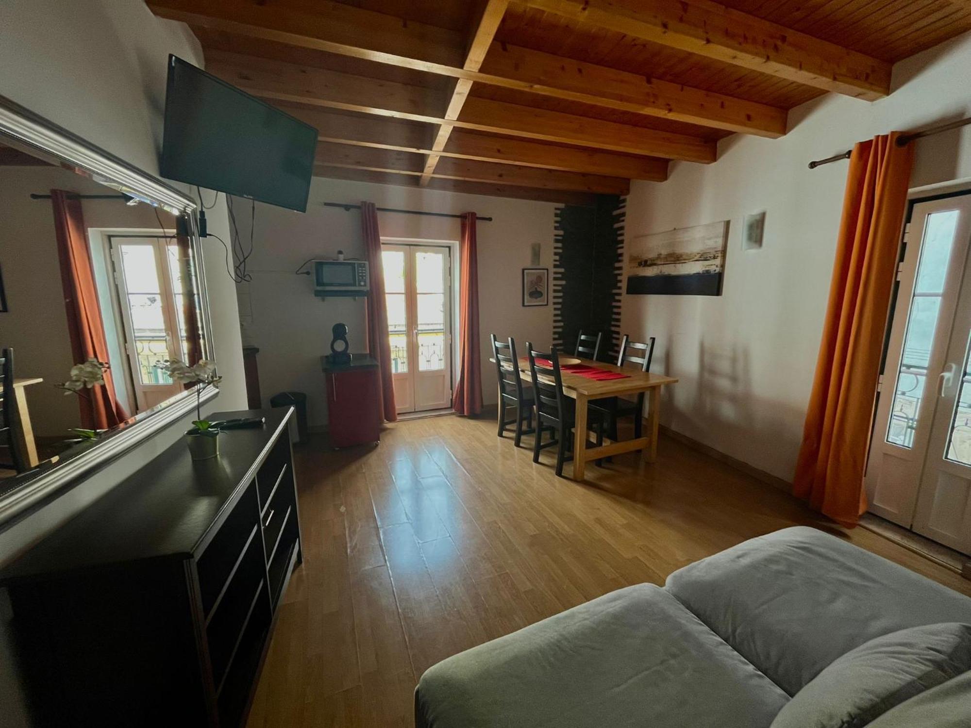 2 Bedroom, 2 Bathroom Apartment - Travessa Da Madalena Lissabon Buitenkant foto